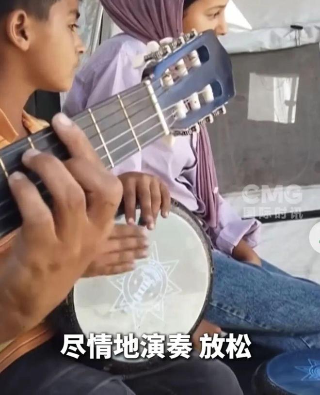 把教室搬到临时帐篷伴着无人机的嗡鸣歌唱冰球突破网站加沙音乐学